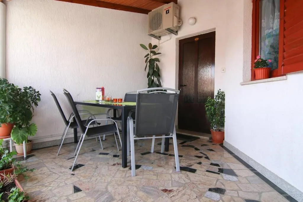 Apartments Kristina Fazana D