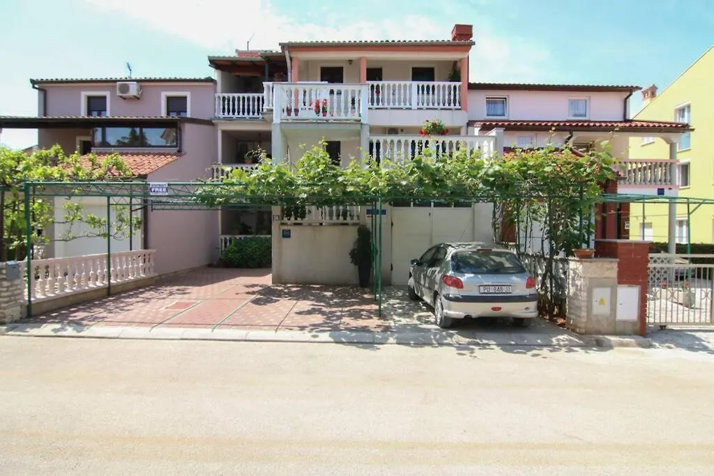 Apartments Kristina Fazana D